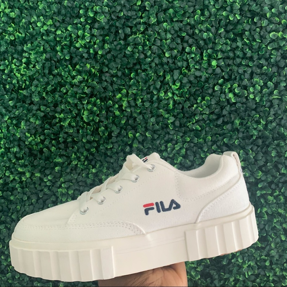 FREE SHIPPING! New Fila Sandblast Low Platform Sneakers